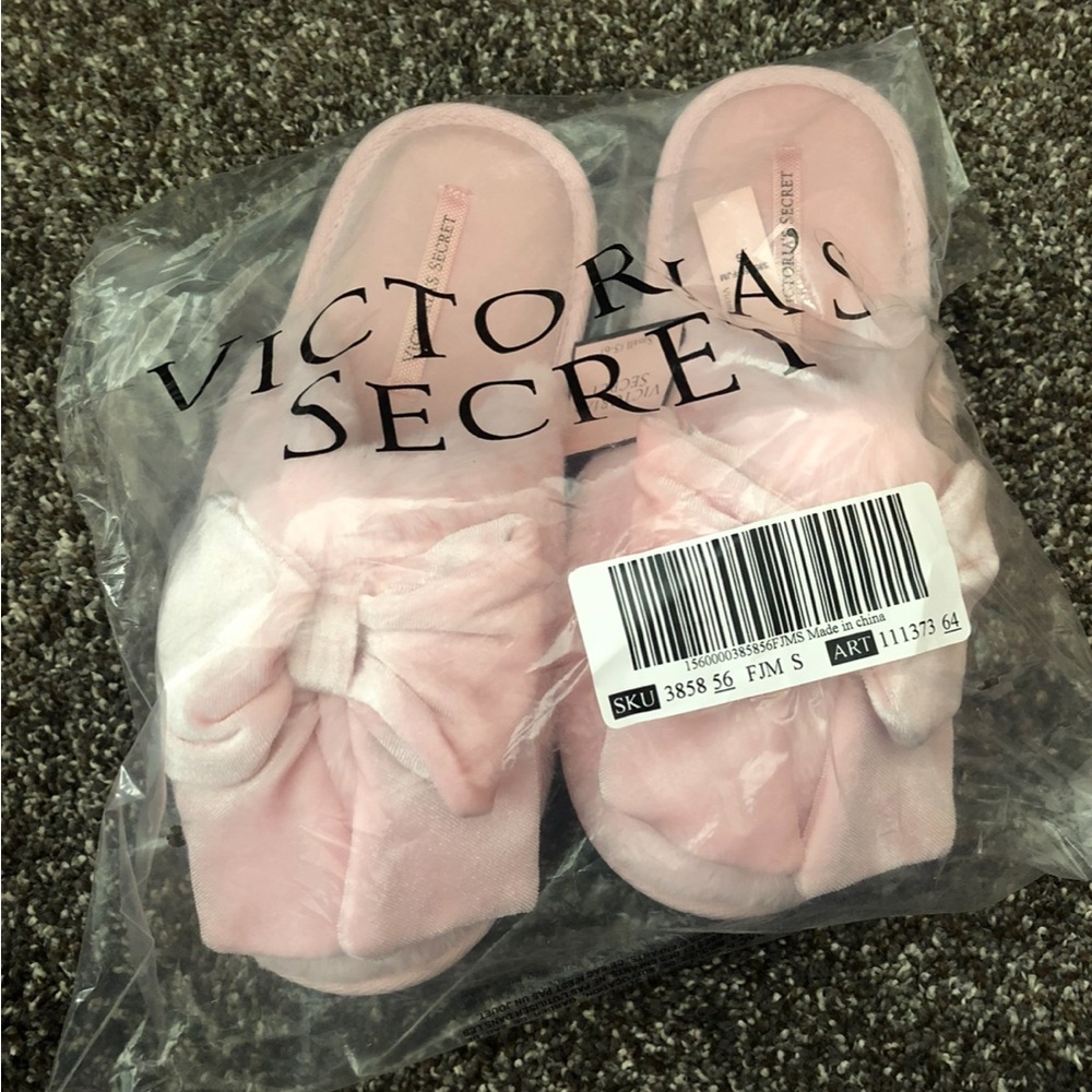 🆕Victoria's Secret Light Pink Slippers